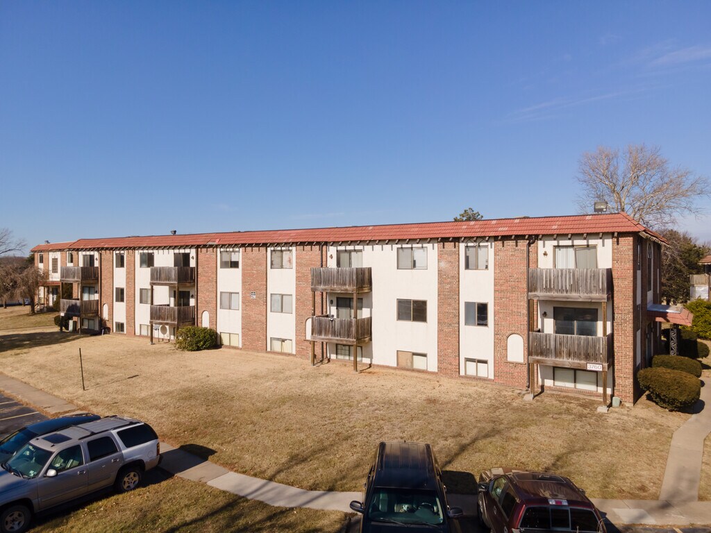 Crown Point Apartments Topeka, KS Apartments