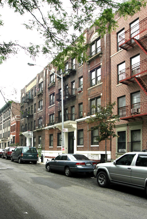 345 Lincoln Pl in Brooklyn, NY - Building Photo