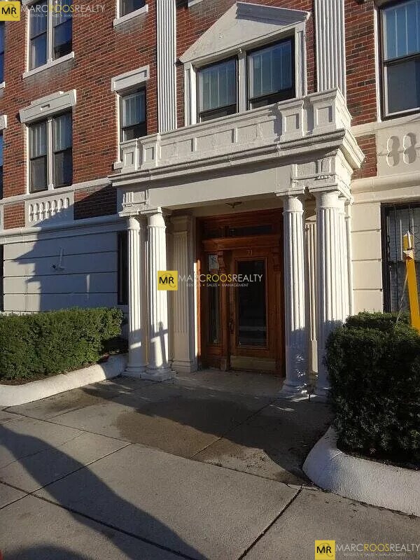 21 Sutherland Rd, Unit 8 in Boston, MA - Foto de edificio - Building Photo