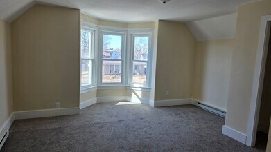 1008 Pearl St, Unit 4 in Grinnell, IA - Building Photo - Building Photo