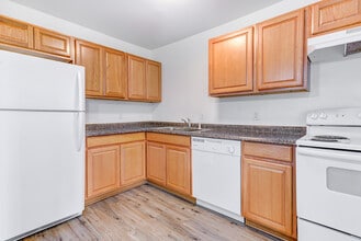 32005 W 12 Mile Rd, Unit 203 in Farmington Hills, MI - Building Photo - Building Photo