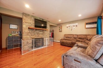 5 Stonecutter Rd in Levittown, NY - Building Photo - Building Photo