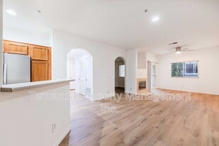 26396 Arboretum Way in Murrieta, CA - Building Photo
