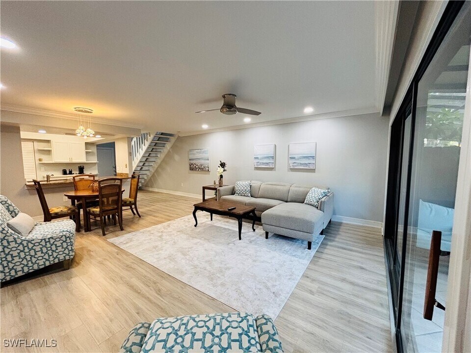 790 Meadowland Dr in Naples, FL - Building Photo