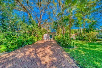 3227 Riviera Dr in Coral Gables, FL - Building Photo - Building Photo