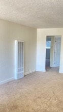 425 S 3rd Ave in Oakdale, CA - Foto de edificio - Building Photo
