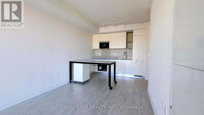 39 Mary St in Barrie, ON - Building Photo - Building Photo