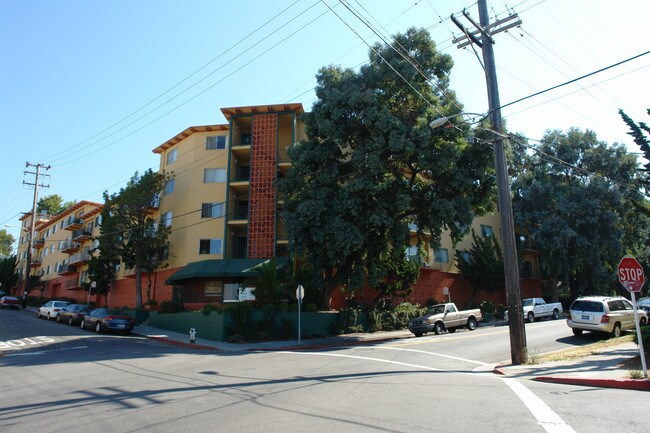 Fairmont Towers Apartments in Oakland, CA - Building Photo - Building Photo