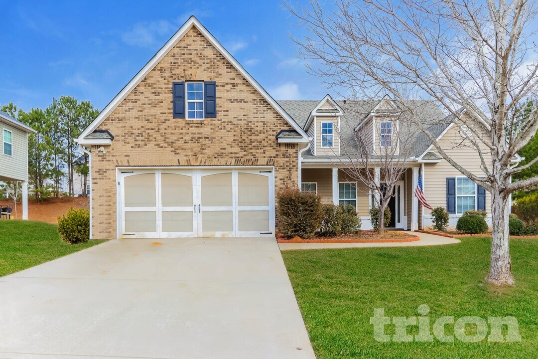 1012 Levista Dr in Locust Grove, GA - Foto de edificio