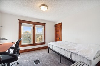 1800 Herbert St in Lansing, MI - Foto de edificio - Building Photo