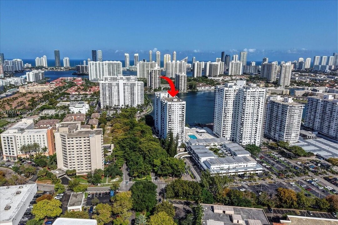 2780 NE 183rd St in Aventura, FL - Building Photo