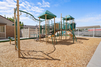 Lincoln Park Apartments in Taylorsville, UT - Building Photo - Building Photo