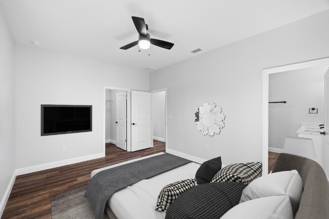 924 Tropical Ave NW in Port Charlotte, FL - Building Photo - Building Photo