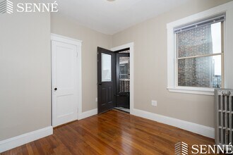 5 Sherborn Ct, Unit 10 in Medford, MA - Building Photo - Building Photo