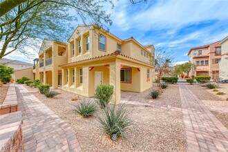 1024 Via Panfilo Ave in Henderson, NV - Building Photo - Building Photo