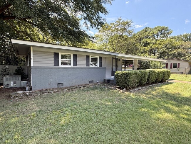 8119 Old Madison Pike in Madison, AL - Building Photo - Building Photo