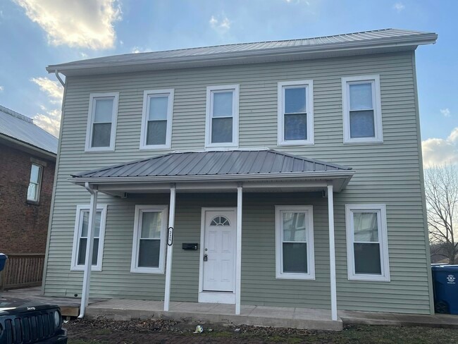 property at 225 N 6th St