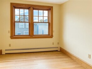 14 Chestnut St in Newport, RI - Building Photo - Building Photo