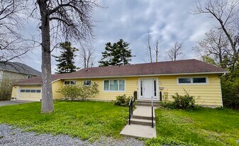 9 University Pl in Plattsburgh, NY - Building Photo