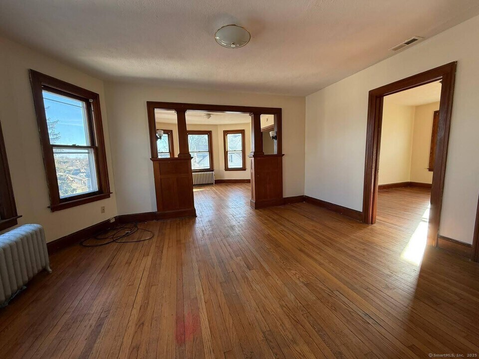 428 Chestnut St in New Britain, CT - Building Photo