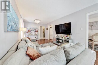 11 Arnold Estates Ln in Ajax, ON - Building Photo - Building Photo