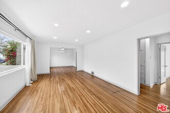 1050 S Hayworth Ave in Los Angeles, CA - Building Photo - Building Photo