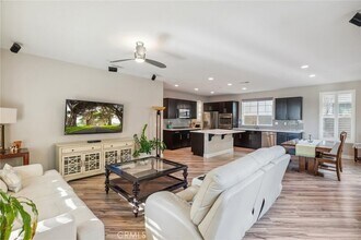 123 Sparrow in Irvine, CA - Foto de edificio - Building Photo