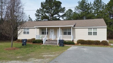 Deer Run Apartments in Cochran, GA - Foto de edificio - Building Photo