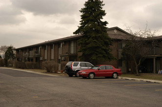 Lisle Place Condominiums in Lisle, IL - Building Photo - Building Photo