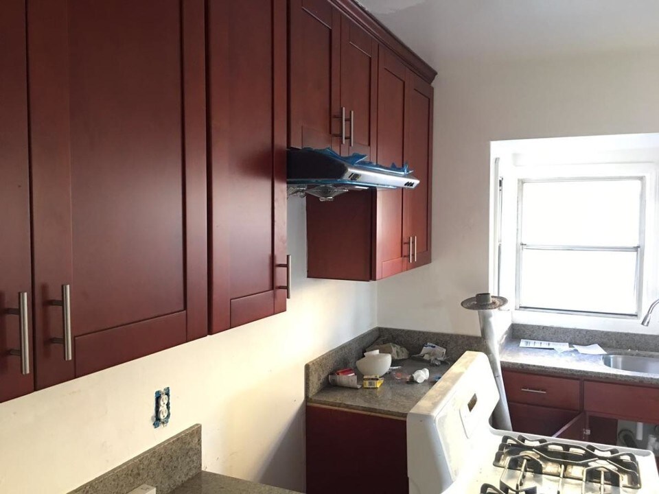 920 W Olive Ave in Monrovia, CA - Building Photo