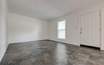 1403 Click Cove in Austin, TX - Foto de edificio - Building Photo