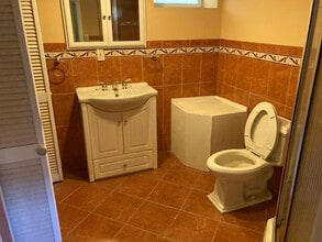 67 E Hawthorne Ave in Valley Stream, NY - Building Photo - Building Photo