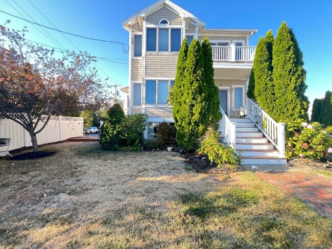141 Grovers Ave in Winthrop, MA - Building Photo - Building Photo