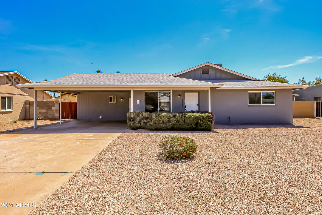 2317 W El Moro Cir in Mesa, AZ - Building Photo