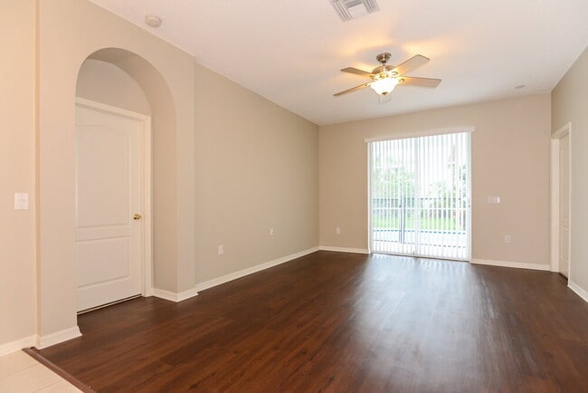 1842 Linton Ln in Trinity, FL - Foto de edificio - Building Photo