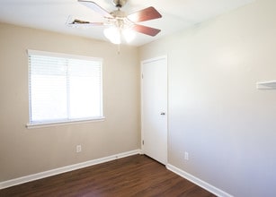 Charleston Square Townhomes in Johnson City, TN - Foto de edificio - Building Photo