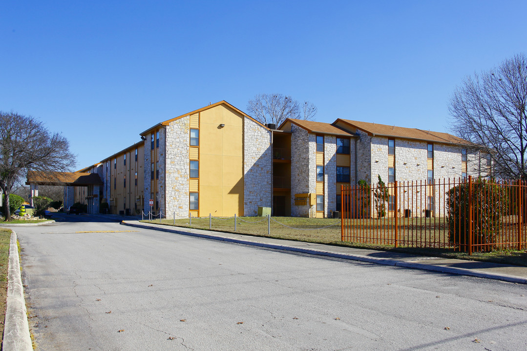 Villa De Amistad Senior Homes in San Antonio, TX - Foto de edificio