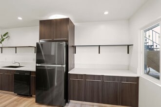 2561 W Ave 30, Unit 7 in Los Angeles, CA - Building Photo - Building Photo