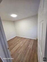 72 DRIVE, Unit 3 in Queens, NY - Foto de edificio - Building Photo