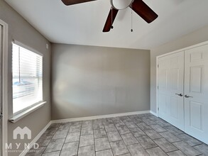 1701 Cardinal Dr in Ennis, TX - Foto de edificio - Building Photo