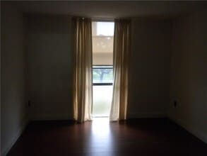 16950 W Dixie Hwy, Unit 334 in North Miami Beach, FL - Building Photo - Building Photo