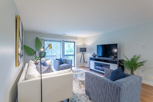 Farmingdale Apartments in Darien, IL - Building Photo