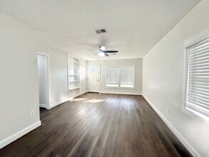 137 Laurel St in Lake Jackson, TX - Building Photo - Building Photo