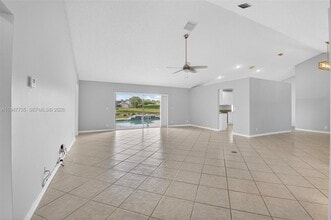 6043 Sunberry Cir in Boynton Beach, FL - Building Photo - Building Photo