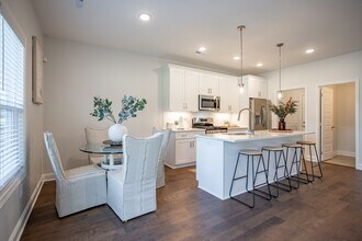 Poplar Creek in Oak Ridge, TN - Building Photo - Interior Photo