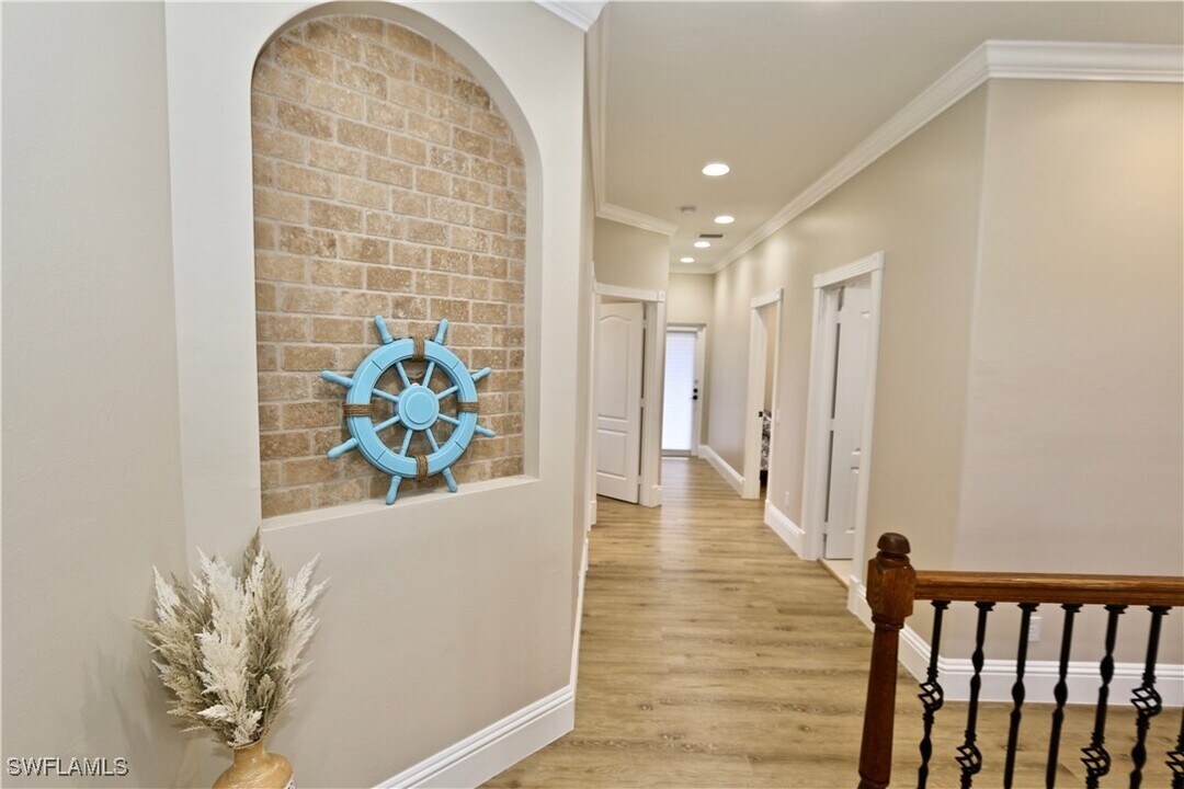 2855 Coach House Way in Naples, FL - Foto de edificio