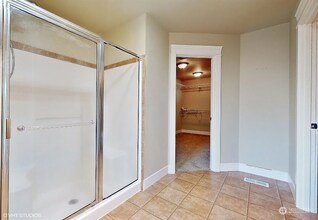 18204 123rd St E in Sumner, WA - Foto de edificio - Building Photo