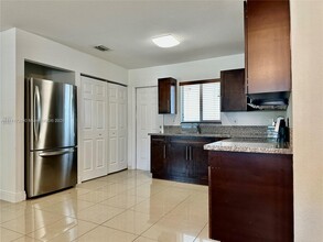 513 NW 77th St in Miami, FL - Building Photo - Building Photo