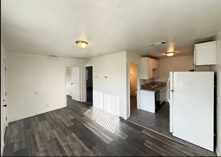 2838 El Nido Dr, Unit Back Unit in Altadena, CA - Building Photo - Building Photo
