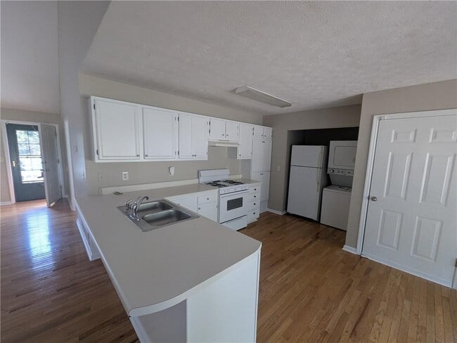 1995 Holly Cove Rd in Cumming, GA - Building Photo - Building Photo